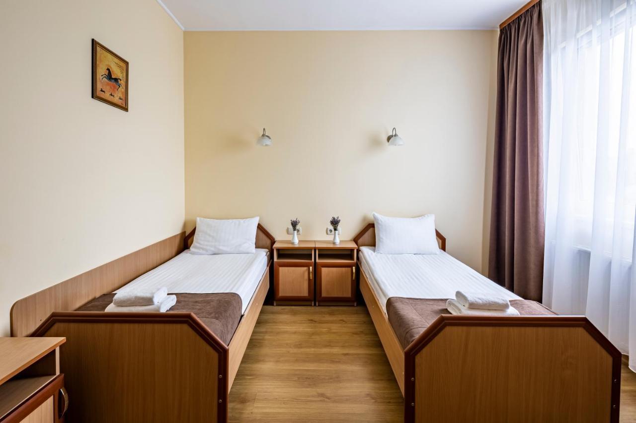 Hotel Galaktika Vynnyky 외부 사진
