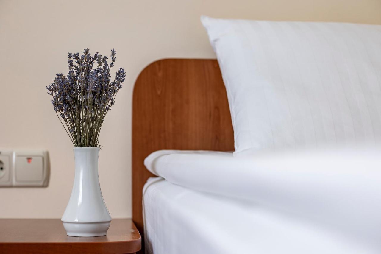 Hotel Galaktika Vynnyky 외부 사진