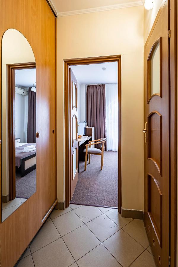 Hotel Galaktika Vynnyky 외부 사진