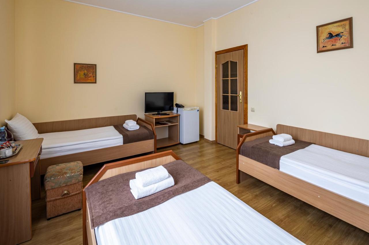 Hotel Galaktika Vynnyky 외부 사진