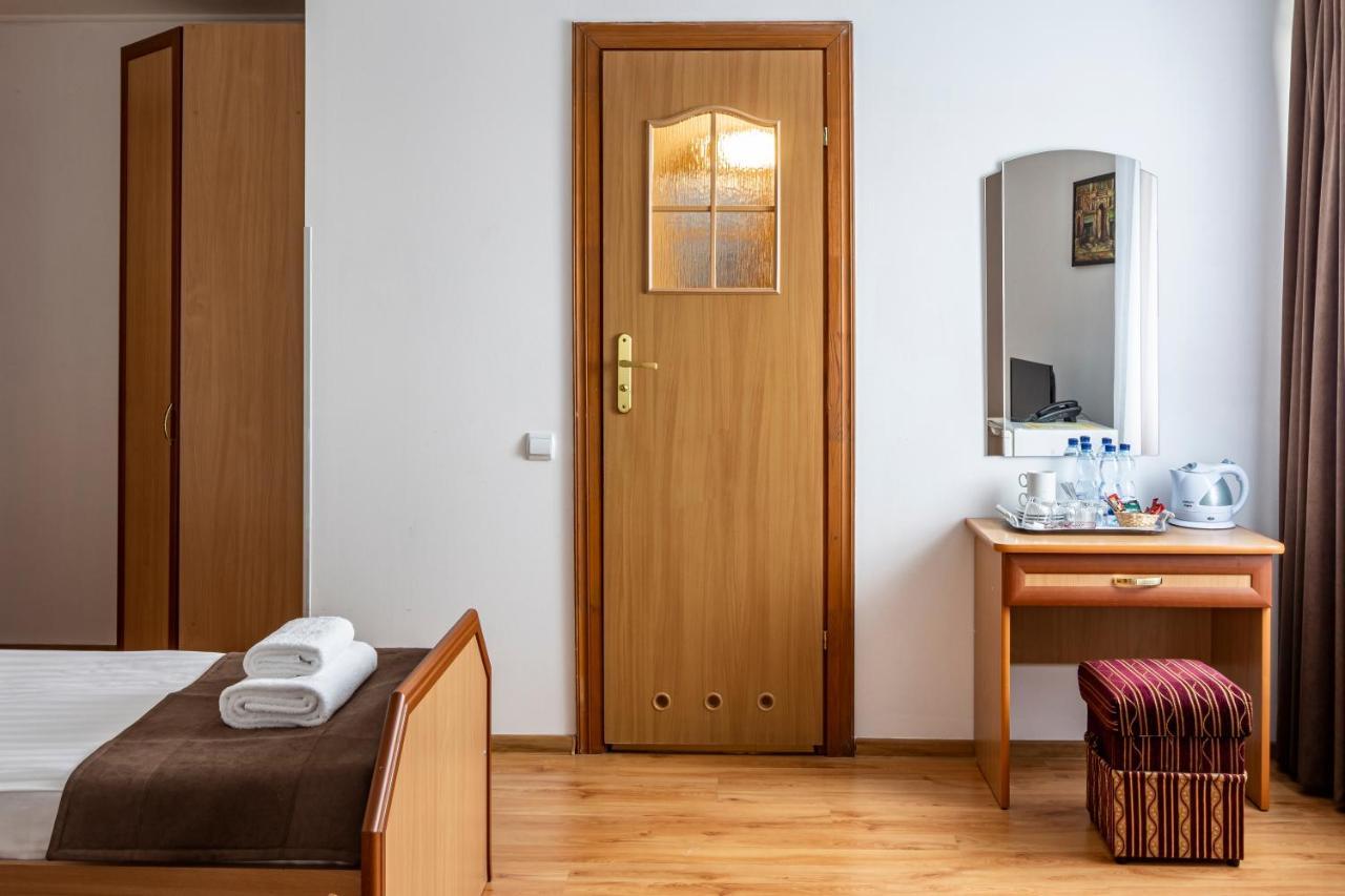 Hotel Galaktika Vynnyky 외부 사진
